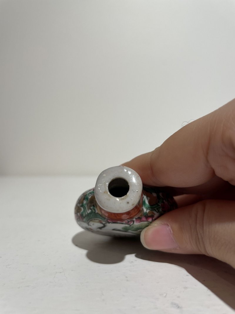 傳承： | TWO PAINTED ENAMEL, TWO CLOISONNÉ, AND A FAMILLE ROSE SNUFF BOTTLE - 图19