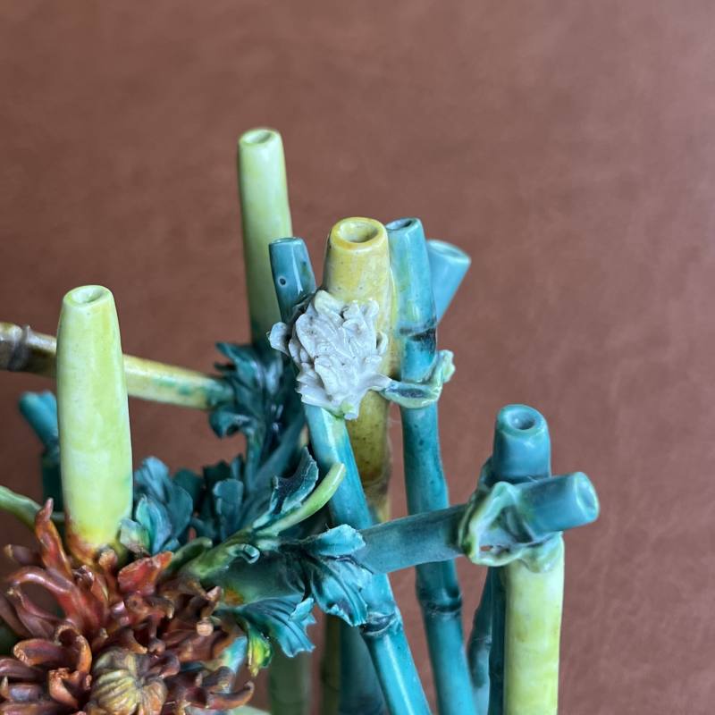 清 粉彩捏塑竹篱秋菊摆件 - 图14