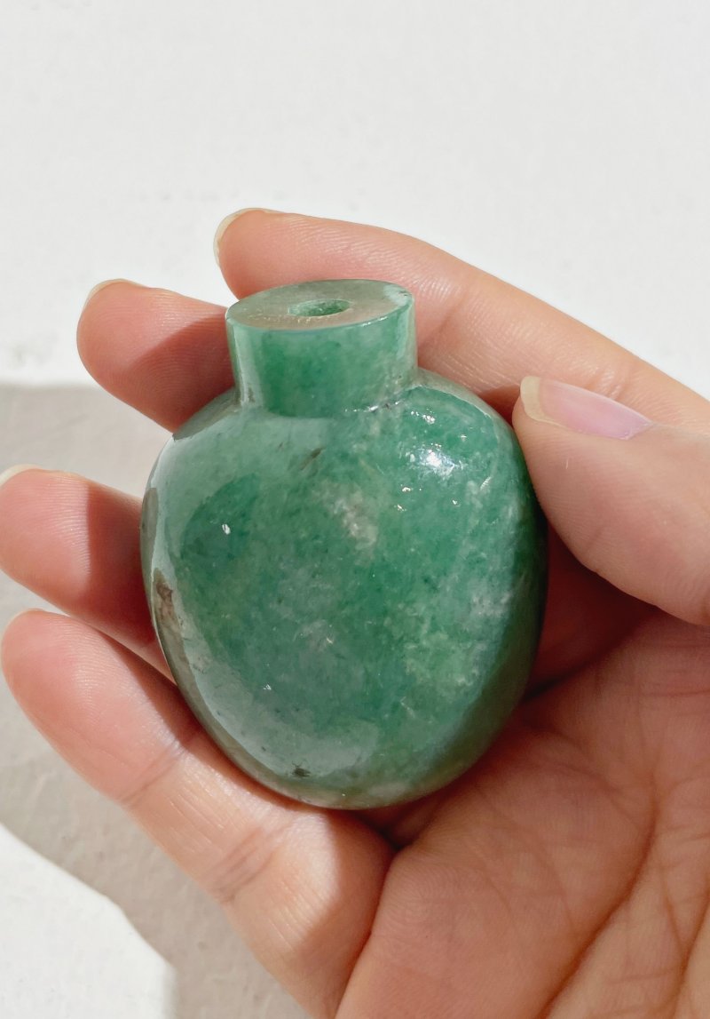 （壺）十九世紀 翡翠鼻煙壺及煙碟 | A GREEN JADEITE SNUFF BOTTLE AND A SNUFF DISH - 图8