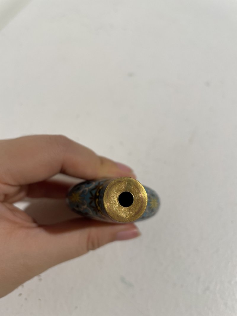 二十世紀 銅胎琺琅花卉、花鳥紋鼻煙壺二件 其一⌈乾隆年製⌋款 | TWO CLOISONNÉ SNUFF BOTTLES - 图4