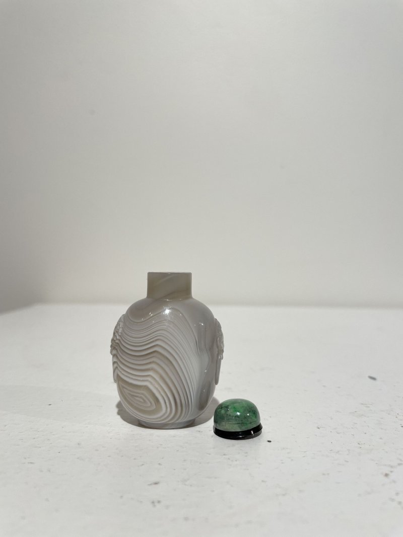 十九世紀 瑪瑙天然紋鼻煙壺二件 | TWO STRIATED AGATE SNUFF BOTTLES - 图35