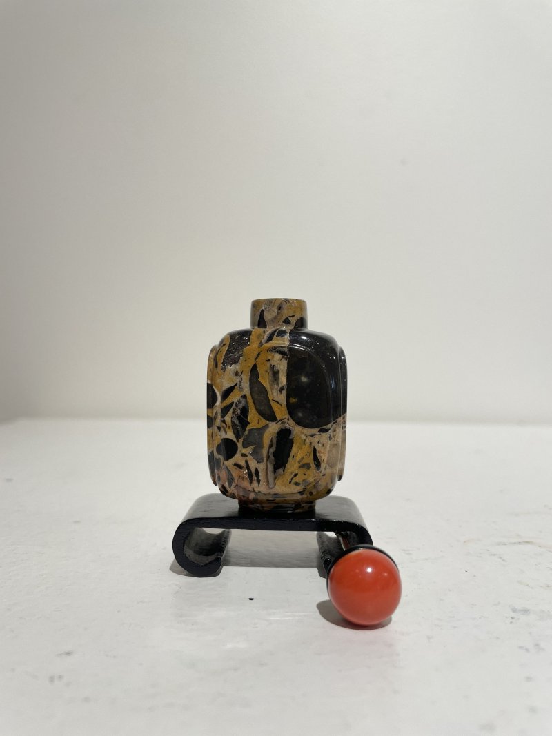 （壺）十八/十九世紀 抱子石素面鼻煙壺及煙碟 | A PUDDINGSTONE SNUFF BOTTLE AND A SNUFF DISH - 图10