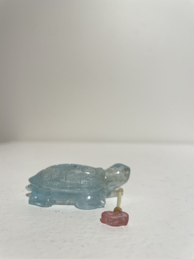 十九世紀 海藍寶烏龜鼻煙壺 | AN AQUAMARINE 'TORTOISE' SNUFF BOTTLE - 图9