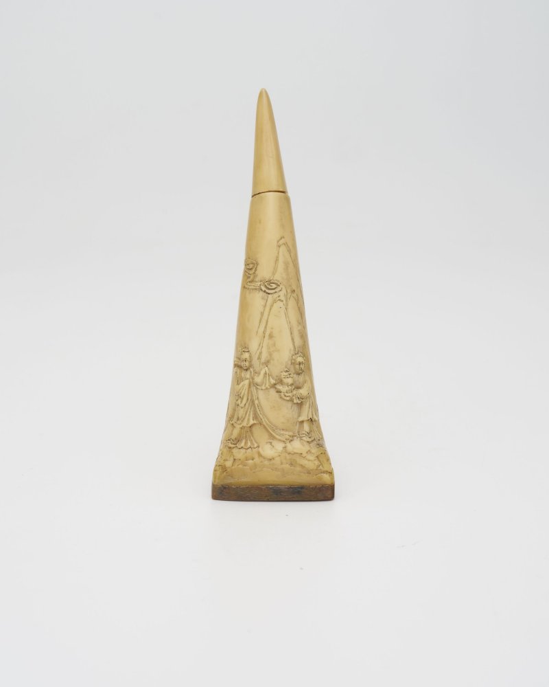 十九世紀 鶴頂紅⌈麻姑獻壽⌋鼻煙壺 | A HORNBILL 'GODDESS AND ATTENDANT' SNUFF BOTTLE - 图11
