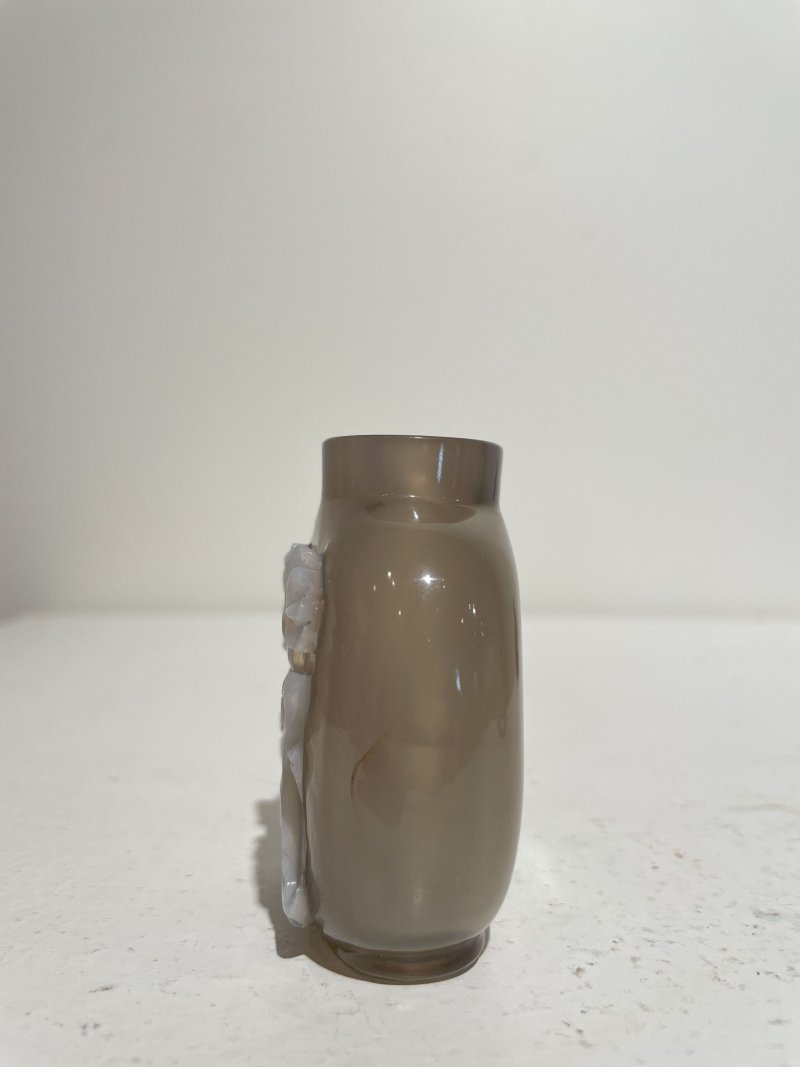 十九/二十世紀 瑪瑙巧雕一路連科紋、神獸紋鼻煙壺二件 | AN AGATE 'EGRET AND LOTUS' AND AN AGATE 'MYTHICAL BEAST' SNUFF BOTTLE - 图15