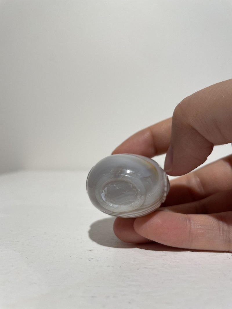 十九世紀 瑪瑙天然紋鼻煙壺二件 | TWO STRIATED AGATE SNUFF BOTTLES - 图11