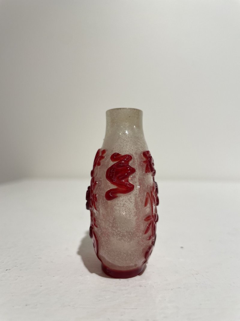 十九世紀 霏雪地套紅玻璃梅樹紋鼻煙壺 | A RED OVERLAY GLASS 'PRUNUS TREE' SNUFF BOTTLE - 图17