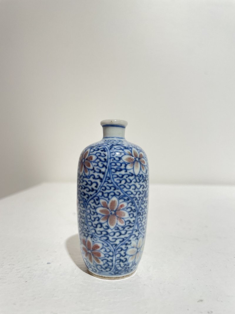 晚清至民國 青花釉裏紅蓮紋、青花人物紋鼻煙壺二件 | AN UNDERGLAZE-BLUE AND COPPER-RED 'LOTUS', AND A BLUE AND WHITE 'FIGURES' SNUFF BOTTLE - 图31