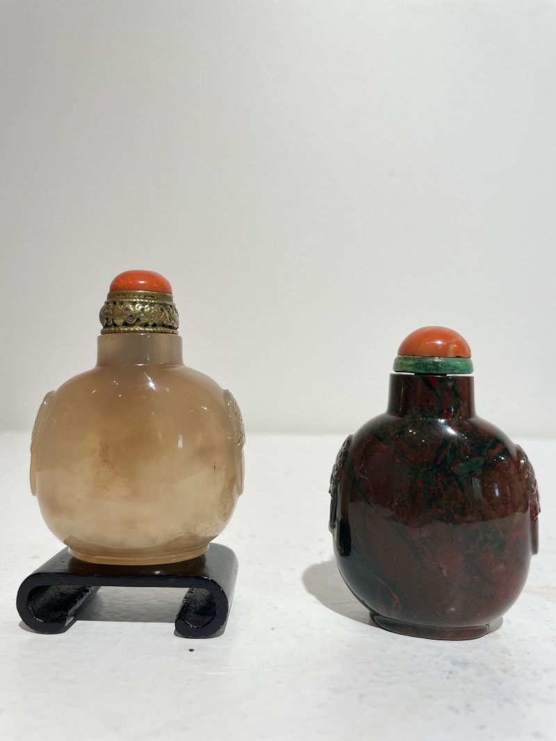 十九/二十世紀 碧石光素、瑪瑙光素鼻煙壺二件 | A JASPER AND AN AGATE SNUFF BOTTLE - 图17