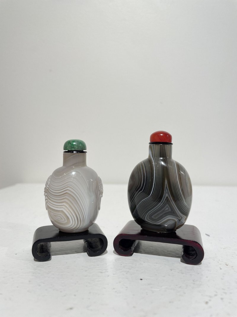 十九世紀 瑪瑙天然紋鼻煙壺二件 | TWO STRIATED AGATE SNUFF BOTTLES - 图36