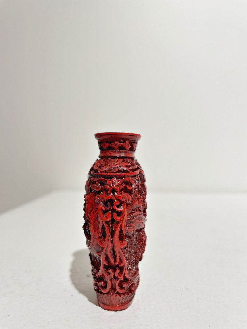 十九世紀 剔紅山水人物故事紋鼻煙壺 | A CINNABAR LACQUER 'LANDSCAPE' SNUFF BOTTLE - 图17