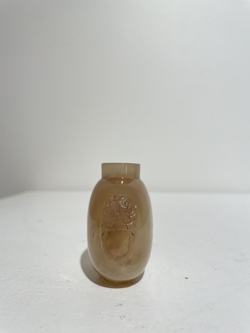 十九/二十世紀 碧石光素、瑪瑙光素鼻煙壺二件 | A JASPER AND AN AGATE SNUFF BOTTLE - 图7