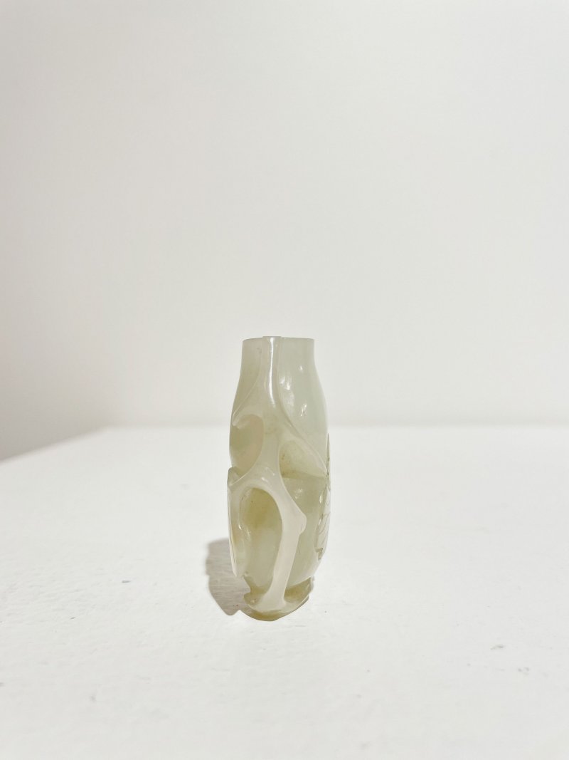 十九世紀 白玉葫蘆形鼻煙壺 | A WHITE JADE 'DOUBLE GOURD' SNUFF BOTTLE - 图17