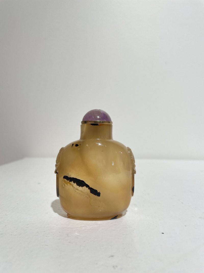 十九世紀 影瑪瑙⌈松鼠葡萄⌋鼻煙壺 | A SHADOW AGATE 'SQUIRREL AND GRAPES' SNUFF BOTTLE - 图10