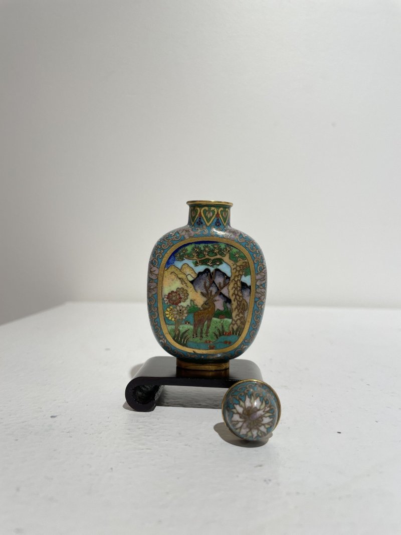 二十世紀 銅胎琺琅山水花卉鹿紋鼻煙壺 ⌈景泰藍⌋款 | A CLOISONNÉ 'DEER' SNUFF BOTTLE - 图21