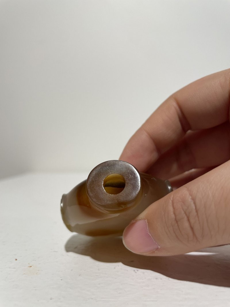 十九世紀 瑪瑙花鳥紋、蔬果紋鼻煙壺二件 | TWO SHADOW AGATE SNUFF BOTTLES - 图15