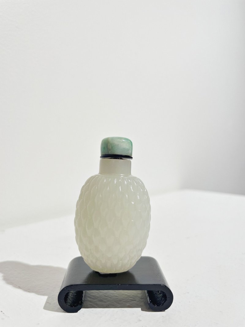 十八/十九世紀 白玉竹簍紋鼻煙壺、翡翠蓋 | A WHITE JADE 'WOVEN BASKET' SNUFF BOTTLE - 图14