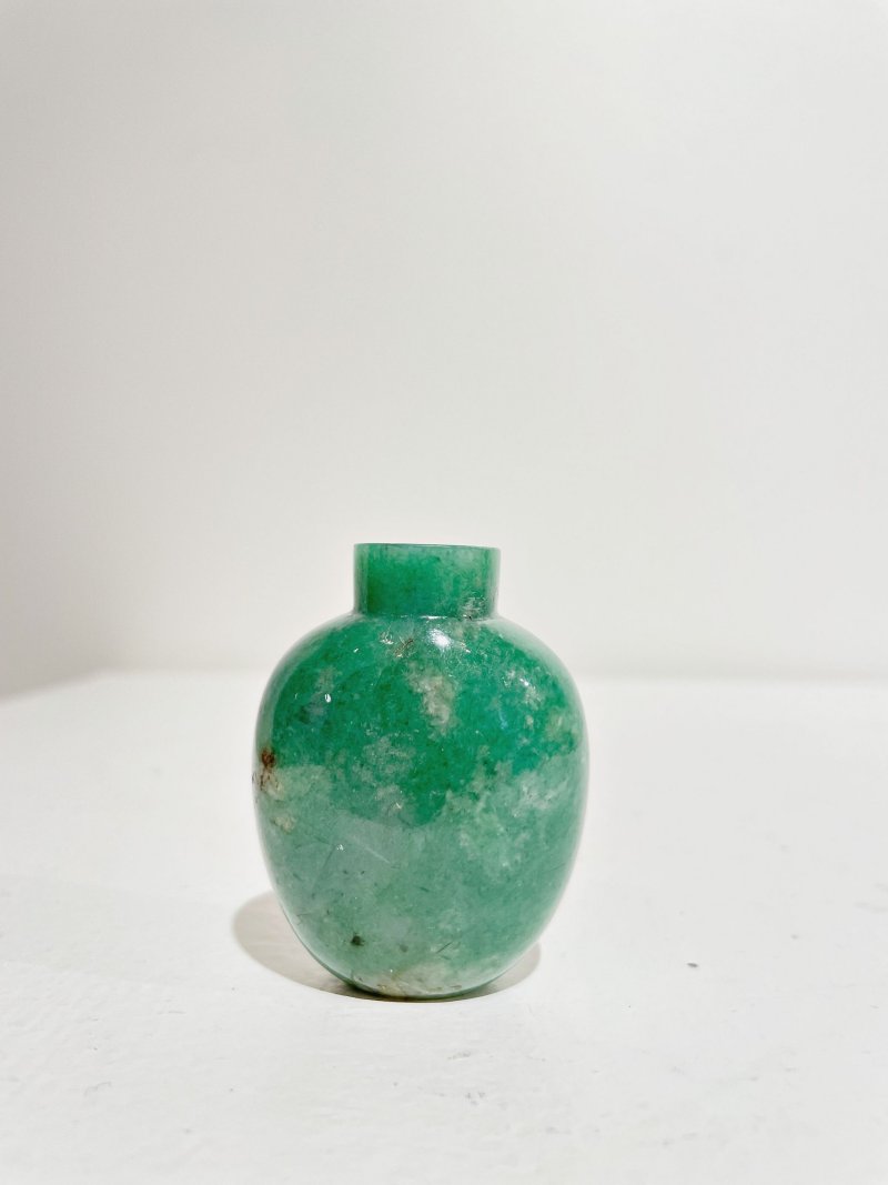 （壺）十九世紀 翡翠鼻煙壺及煙碟 | A GREEN JADEITE SNUFF BOTTLE AND A SNUFF DISH - 图10