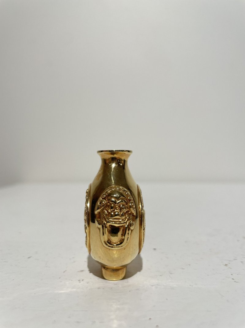 二十世紀 鑄金開光人物花卉紋鼻煙壺 | A GOLD 'PEONY AND LANDSCAPE' SNUFF BOTTLE - 图17