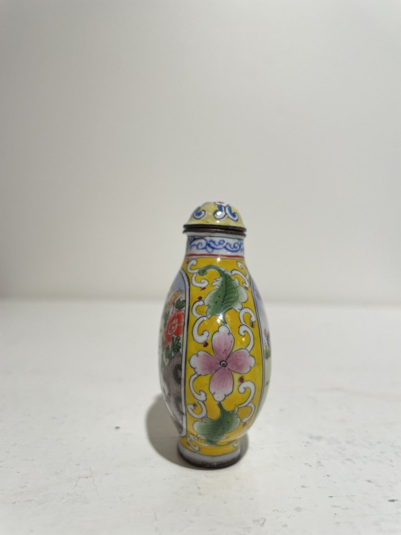 傳承： | TWO PAINTED ENAMEL, TWO CLOISONNÉ, AND A FAMILLE ROSE SNUFF BOTTLE - 图68