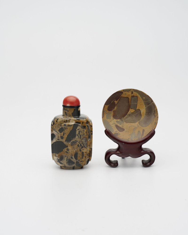 （壺）十八/十九世紀 抱子石素面鼻煙壺及煙碟 | A PUDDINGSTONE SNUFF BOTTLE AND A SNUFF DISH - 图12