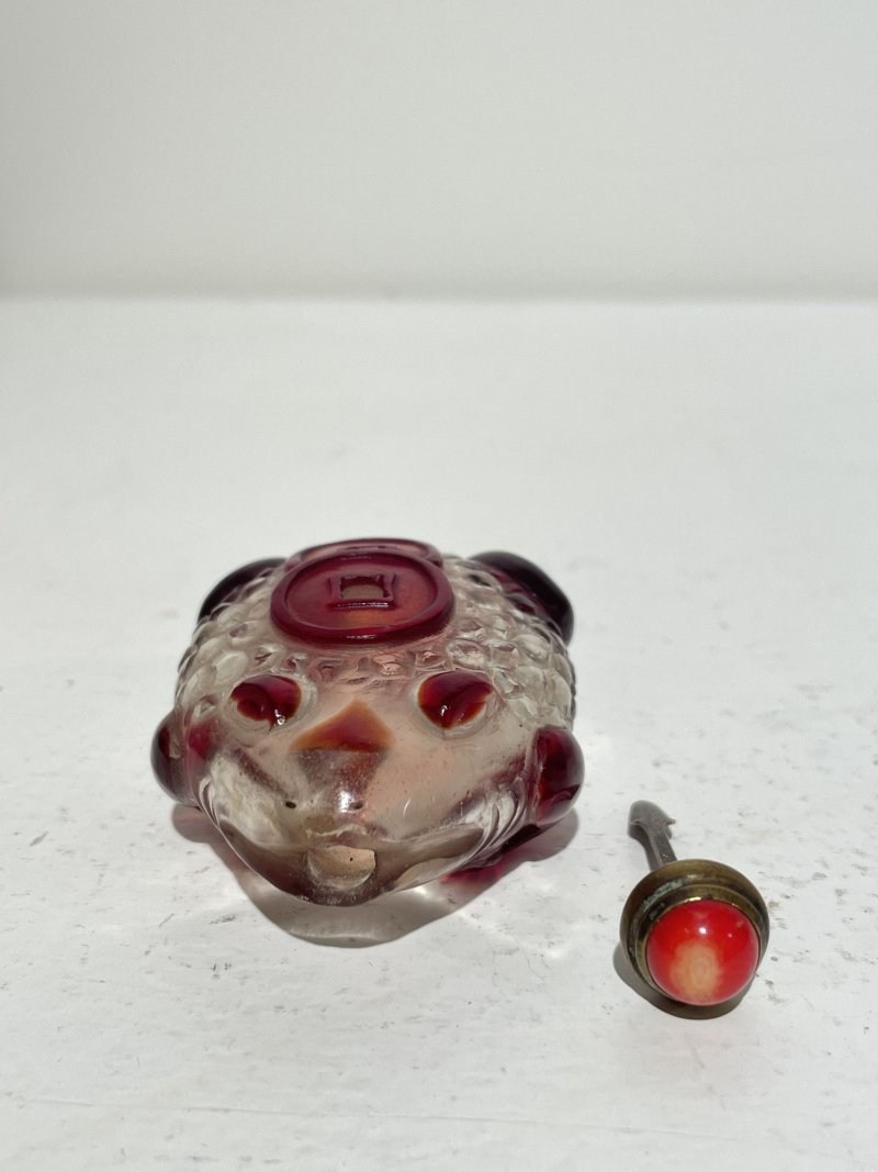 十九/二十世紀 玻璃「鵝」、「蛙」、「蟾蜍」鼻煙壺三件 | THREE GLASS SNUFF BOTTLES - 图39