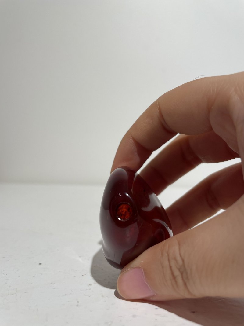 十八/十九世紀 琥珀隨形鼻煙壺 | AN AMBER PEBBLE-SHAPED SNUFF BOTTLE - 图7