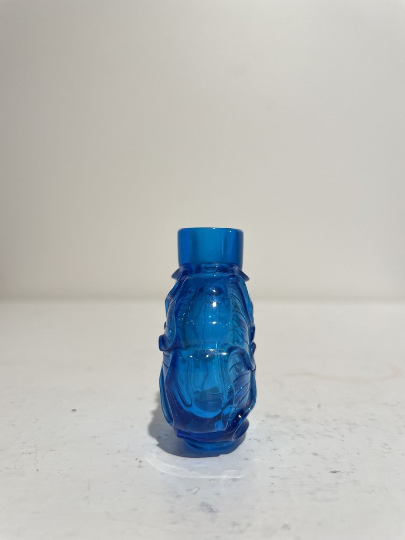 十九世紀 藍色玻璃金葵紋鼻煙壺二件 | TWO BLUE GLASS 'MALLOW' SNUFF BOTTLES - 图20