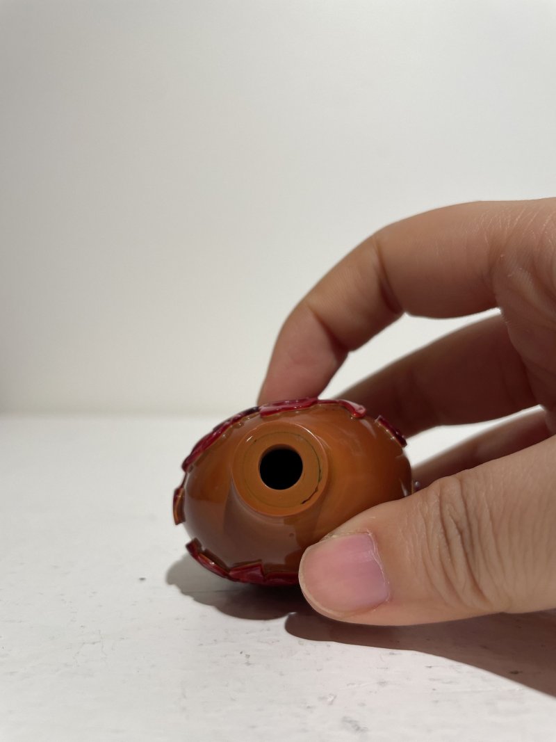 晚清至民國 琥珀套紅玻璃⌈瓜瓞綿綿⌋鼻煙壺、翡翠蓋 | A RED OVERLAY AMBER GLASS 'MELON AND LOTUS' SNUFF BOTTLE - 图14