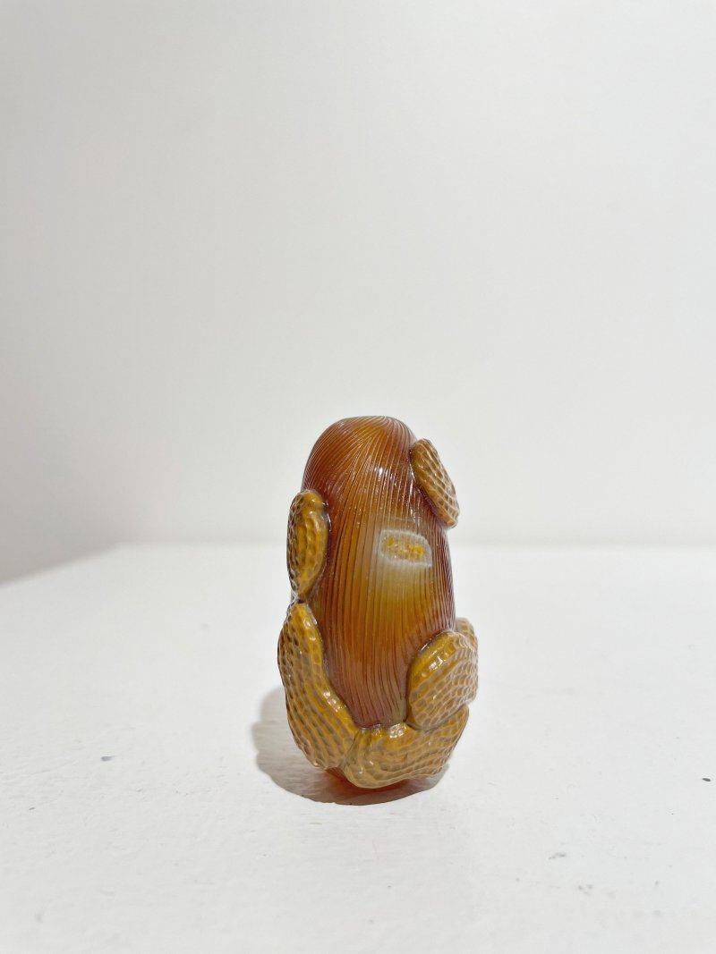 十九世紀 瑪瑙巧雕⌈花生·棗⌋鼻煙壺、紫水晶蓋 | AN AGATE 'JUJUBE AND PEANUT' SNUFF BOTTLE - 图15