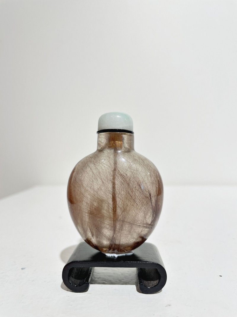 晚清 髮晶鼻煙壺、翡翠蓋 | A HAIR CRYSTAL SNUFF BOTTLE - 图9
