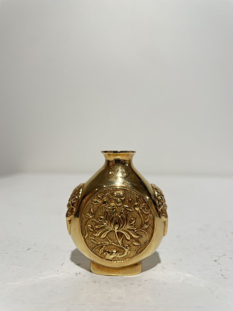 二十世紀 鑄金開光人物花卉紋鼻煙壺 | A GOLD 'PEONY AND LANDSCAPE' SNUFF BOTTLE - 图18