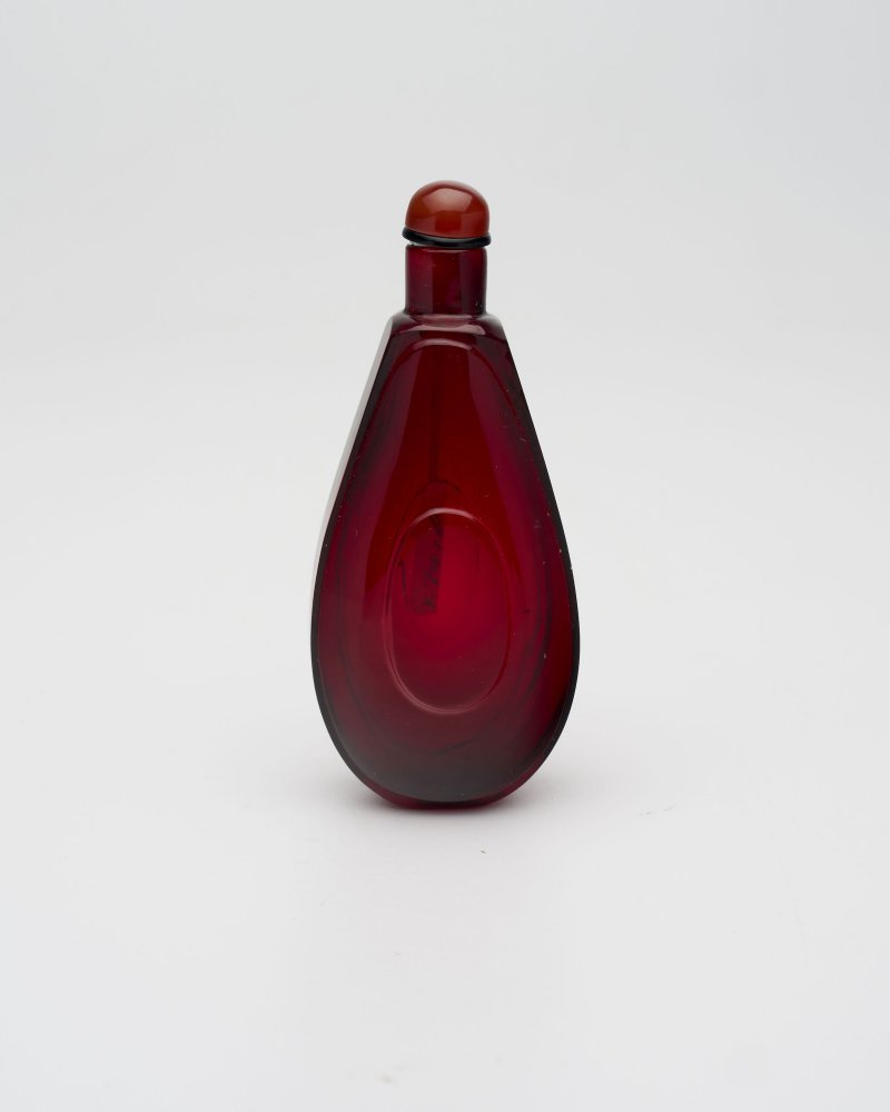 十八/十九世紀 寶石紅玻璃鼻煙壺 | A RUBY-RED GLASS SNUFF BOTTLE