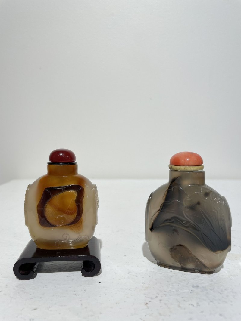 十九世紀 瑪瑙花鳥紋、蔬果紋鼻煙壺二件 | TWO SHADOW AGATE SNUFF BOTTLES - 图42