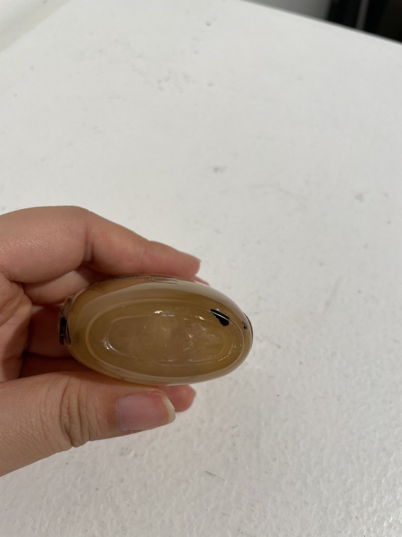 十九世紀 影瑪瑙⌈松鼠葡萄⌋鼻煙壺 | A SHADOW AGATE 'SQUIRREL AND GRAPES' SNUFF BOTTLE - 图13