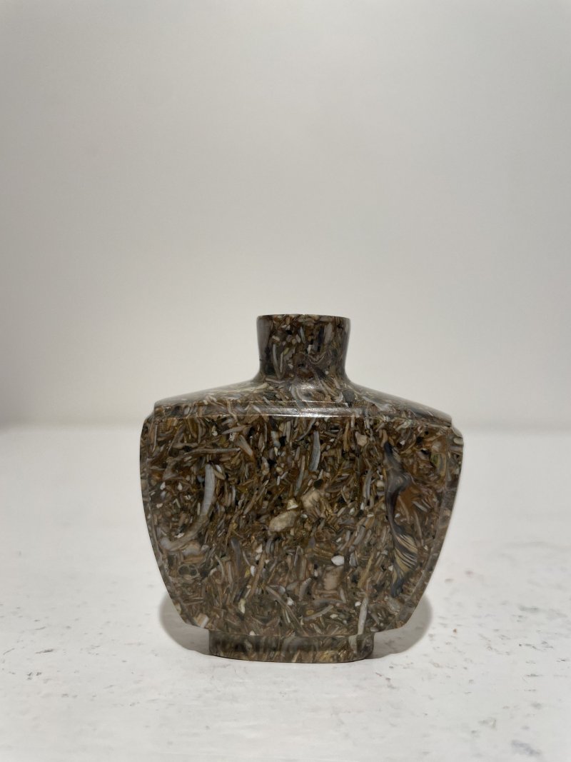 十九/二十世紀 抱子石、綠松石、水晶鼻煙壺三件 | A PUDDINGSTONE, A TURQUOISE, AND A ROCK CRYSTAL SNUFF BOTTLE - 图41