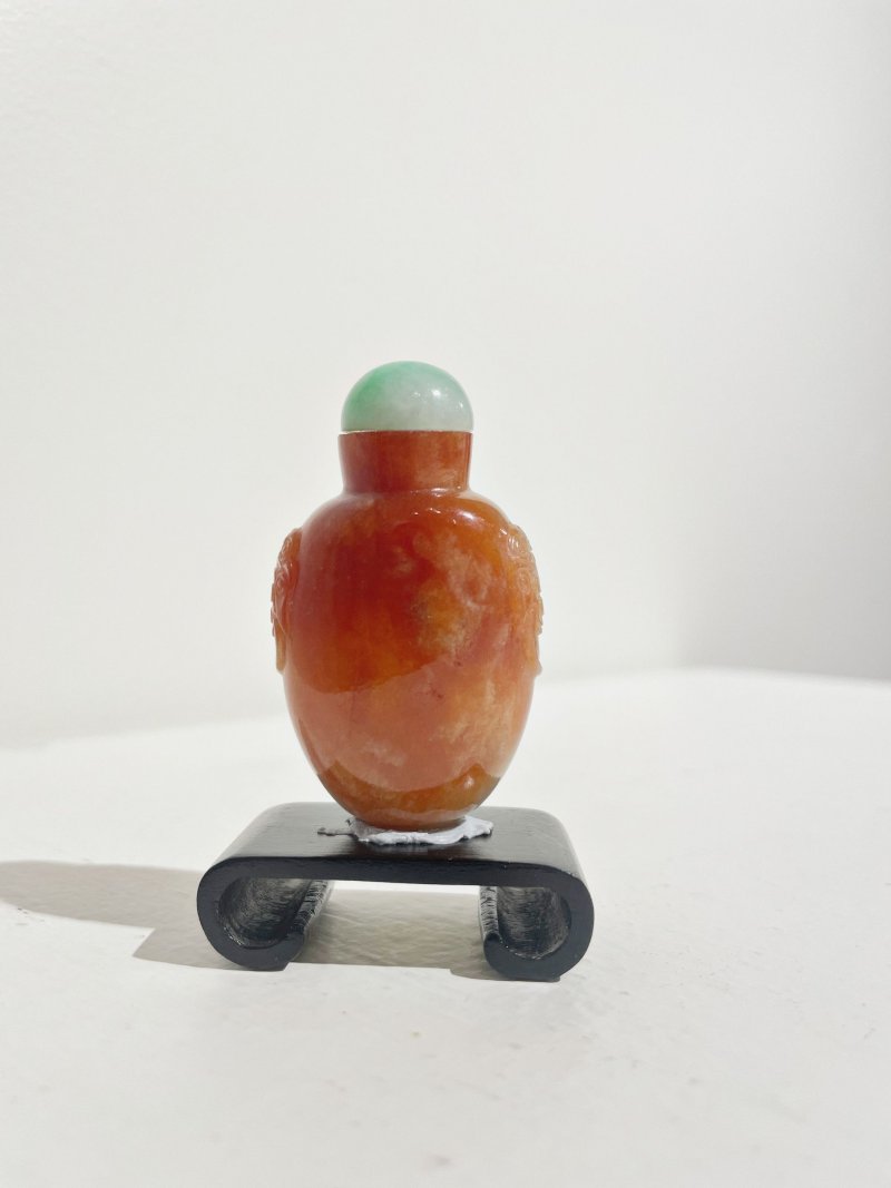 晚清 雙色翡翠鼻煙壺、翡翠蓋 | A RUSSET AND GREENISH WHITE JADEITE SNUFF BOTTLE - 图14