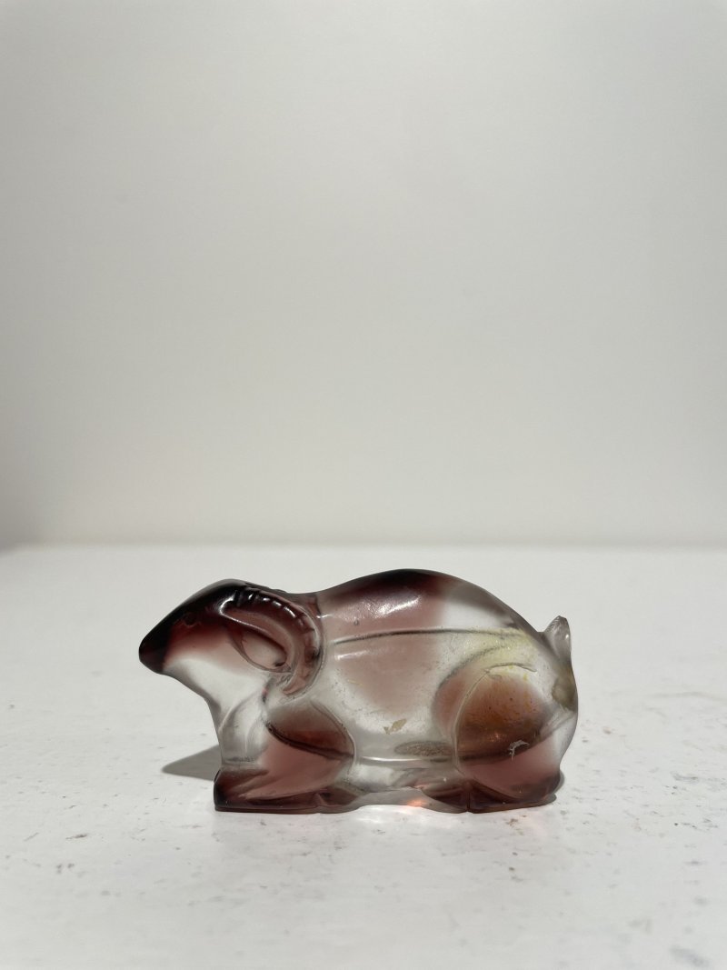 十九世紀 玻璃「猴」、「犬」、「羊」鼻煙壺三件 | THREE BI-COLOUR GLASS 'ZODIAC ANIMALS' SNUFF BOTTLES - 图6