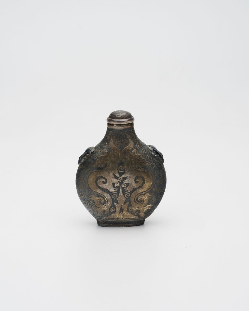 十九世紀 烏銀夔龍紋鼻煙壺 | A SILVER NIELLO 'KUI-DRAGON' SNUFF BOTTLE - 图14