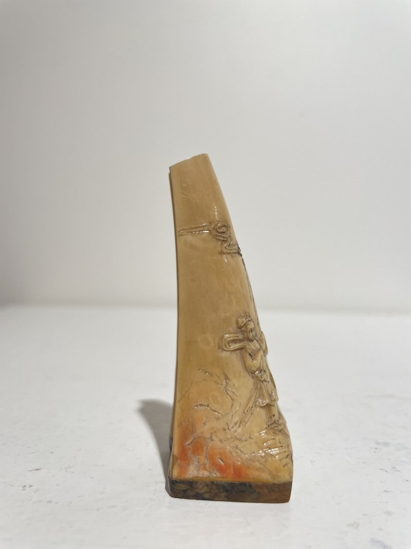 十九世紀 鶴頂紅⌈麻姑獻壽⌋鼻煙壺 | A HORNBILL 'GODDESS AND ATTENDANT' SNUFF BOTTLE - 图15