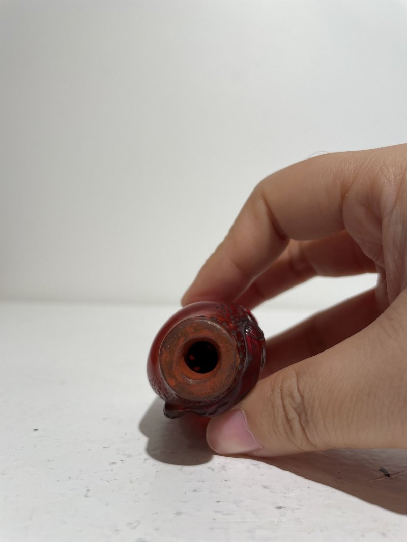 二十世紀 料仿琥珀神人玄武紋鼻煙壺 | A GLASS 'MYTHICAL FIGURE AND XUANWU' SNUFF BOTTLE IMITATING AMBER - 图3