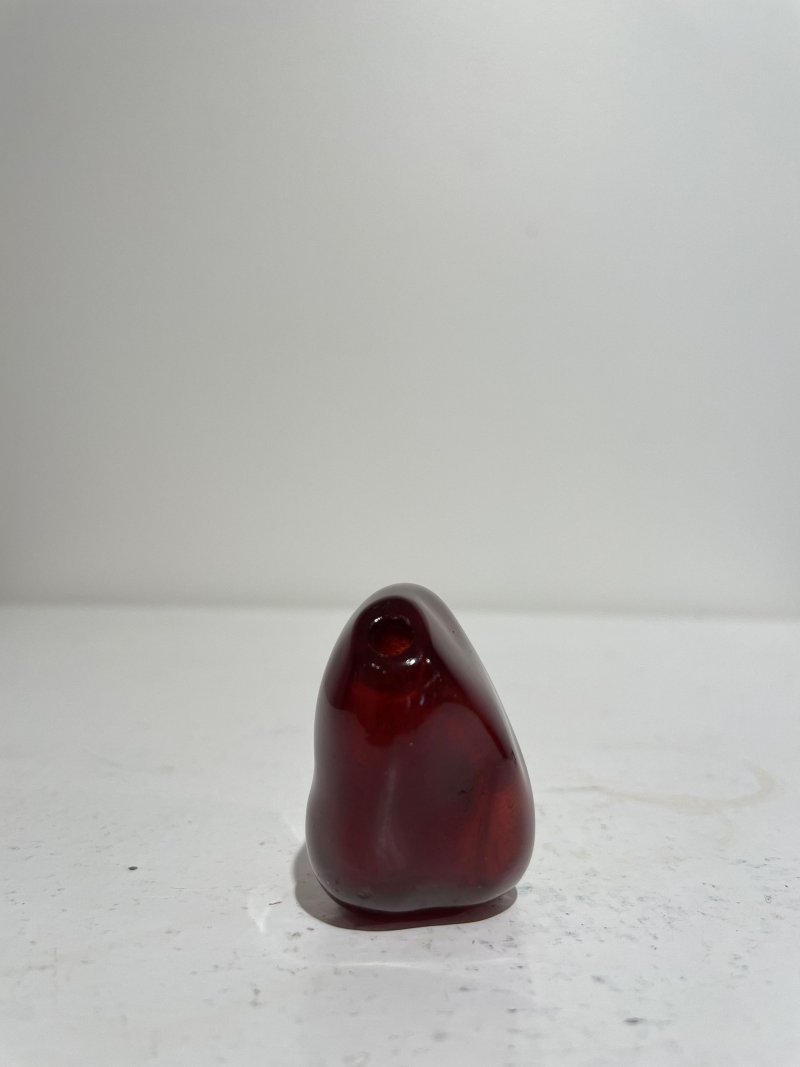 十八/十九世紀 琥珀隨形鼻煙壺 | AN AMBER PEBBLE-SHAPED SNUFF BOTTLE - 图8