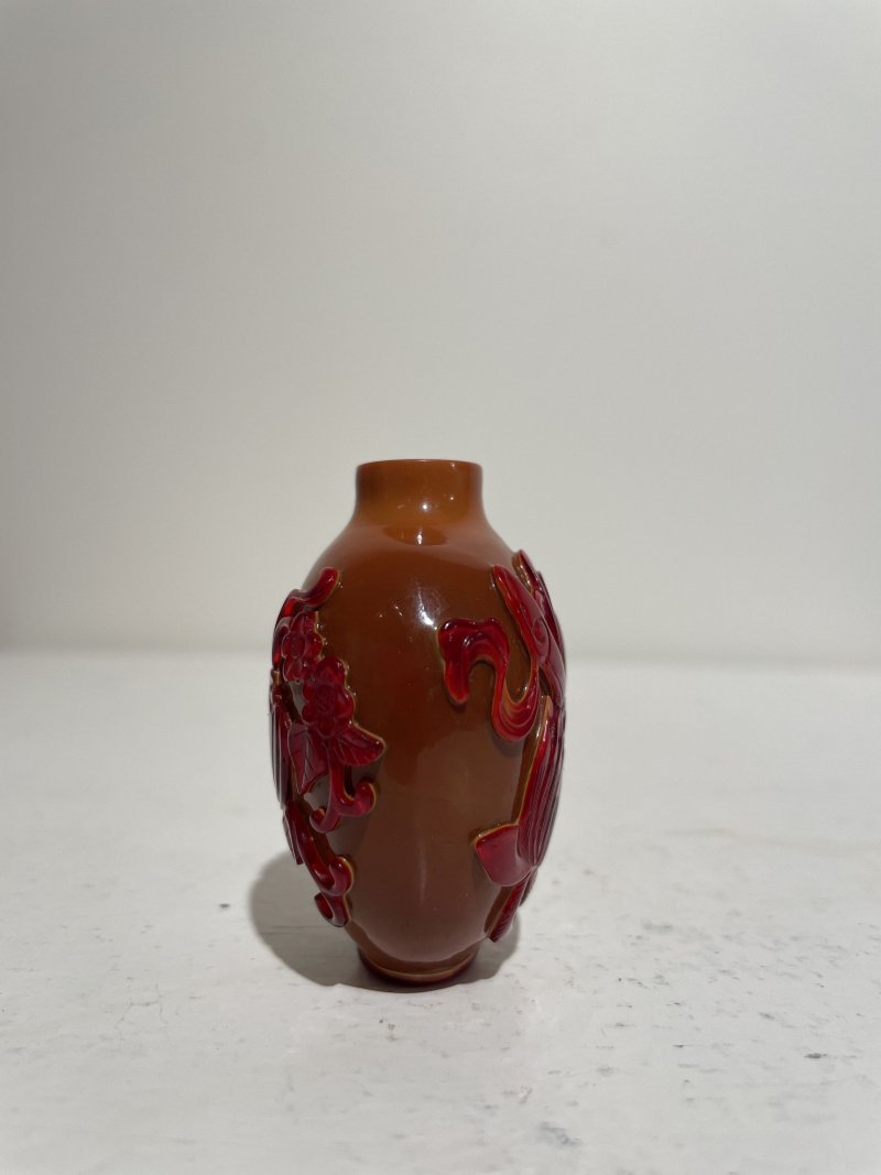 晚清至民國 琥珀套紅玻璃⌈瓜瓞綿綿⌋鼻煙壺、翡翠蓋 | A RED OVERLAY AMBER GLASS 'MELON AND LOTUS' SNUFF BOTTLE - 图15