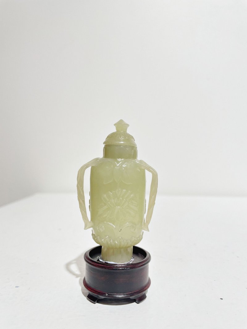 晚清至民國 青玉痕都斯坦式菊花紋鼻煙壺 | A MUGHAL STYLE YELLOW JADE 'CHRYSANTHEMUM' SNUFF BOTTLE - 图9