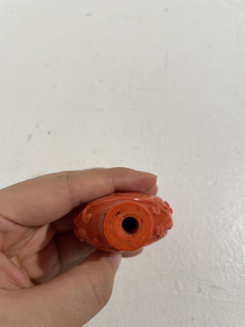 十九世紀 料仿珊瑚螭龍紋鼻煙壺 | A GLASS 'CHI DRAGON' SNUFF BOTTLE IMITATING CORAL - 图8