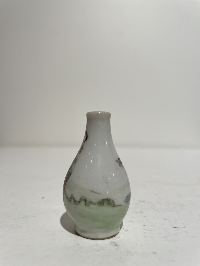 十九/二十世紀 粉彩仕女紋鼻煙壺及煙碟 （壺）⌈道光年製⌋礬紅楷書款 | A FAMILLE ROSE 'LADY' SNUFF BOTTLE AND A SNUFF DISH - 图9