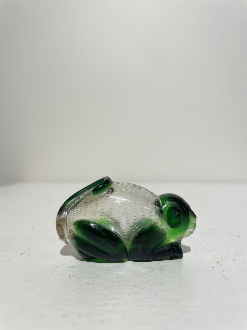 十九世紀 玻璃「猴」、「犬」、「羊」鼻煙壺三件 | THREE BI-COLOUR GLASS 'ZODIAC ANIMALS' SNUFF BOTTLES - 图19