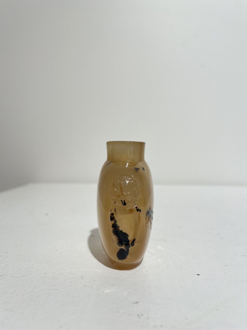 十九世紀 影瑪瑙⌈松鼠葡萄⌋鼻煙壺 | A SHADOW AGATE 'SQUIRREL AND GRAPES' SNUFF BOTTLE - 图15