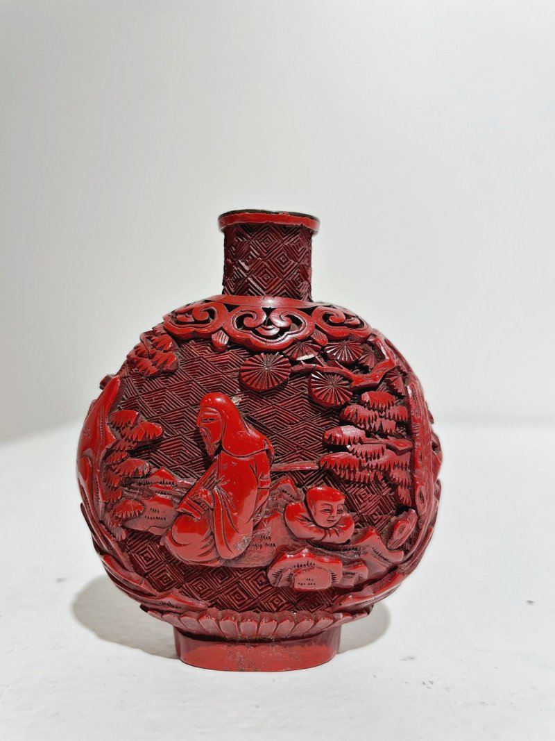十九世紀 剔紅山水人物紋鼻煙壺、木雕石紋座 | A CINNABAR LACQUER 'FIGURES IN LANDSCAPE' SNUFF BOTTLE - 图22