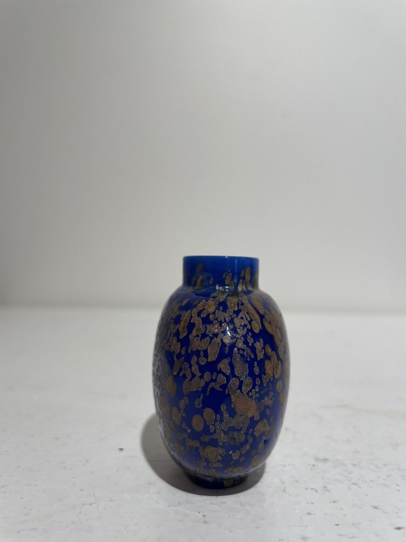 1750-1850 藍地灑金星玻璃鼻煙壺 | A SAPPHIRE-BLUE AVENTURINE GLASS SNUFF BOTTLE - 图21